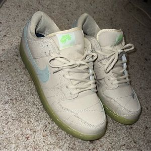 Nike Men’s Cream Low-Top Sneakers with Light Blue Swoosh and Green Sole